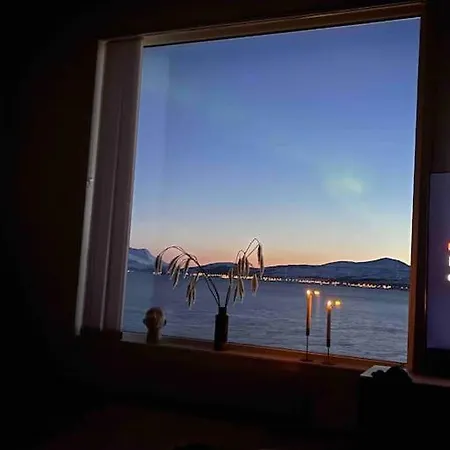 See Northern Lights From The Living 公寓